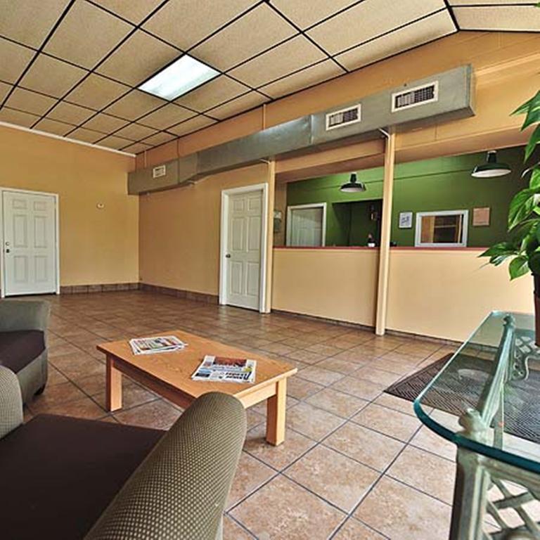 Relax Inn Guin Exterior photo