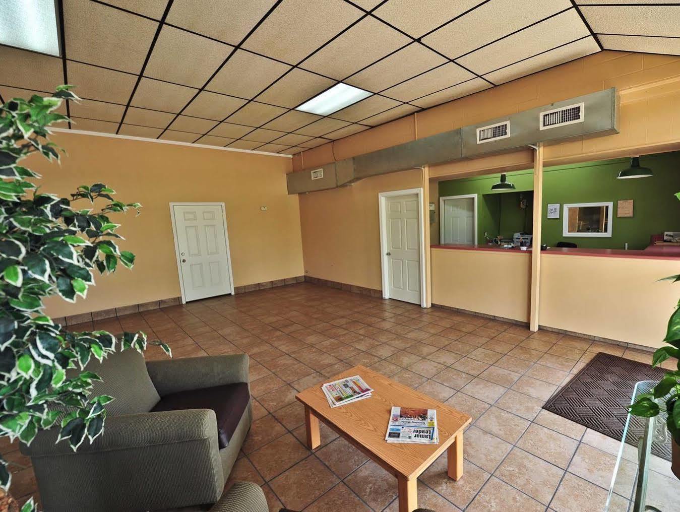 Relax Inn Guin Exterior photo