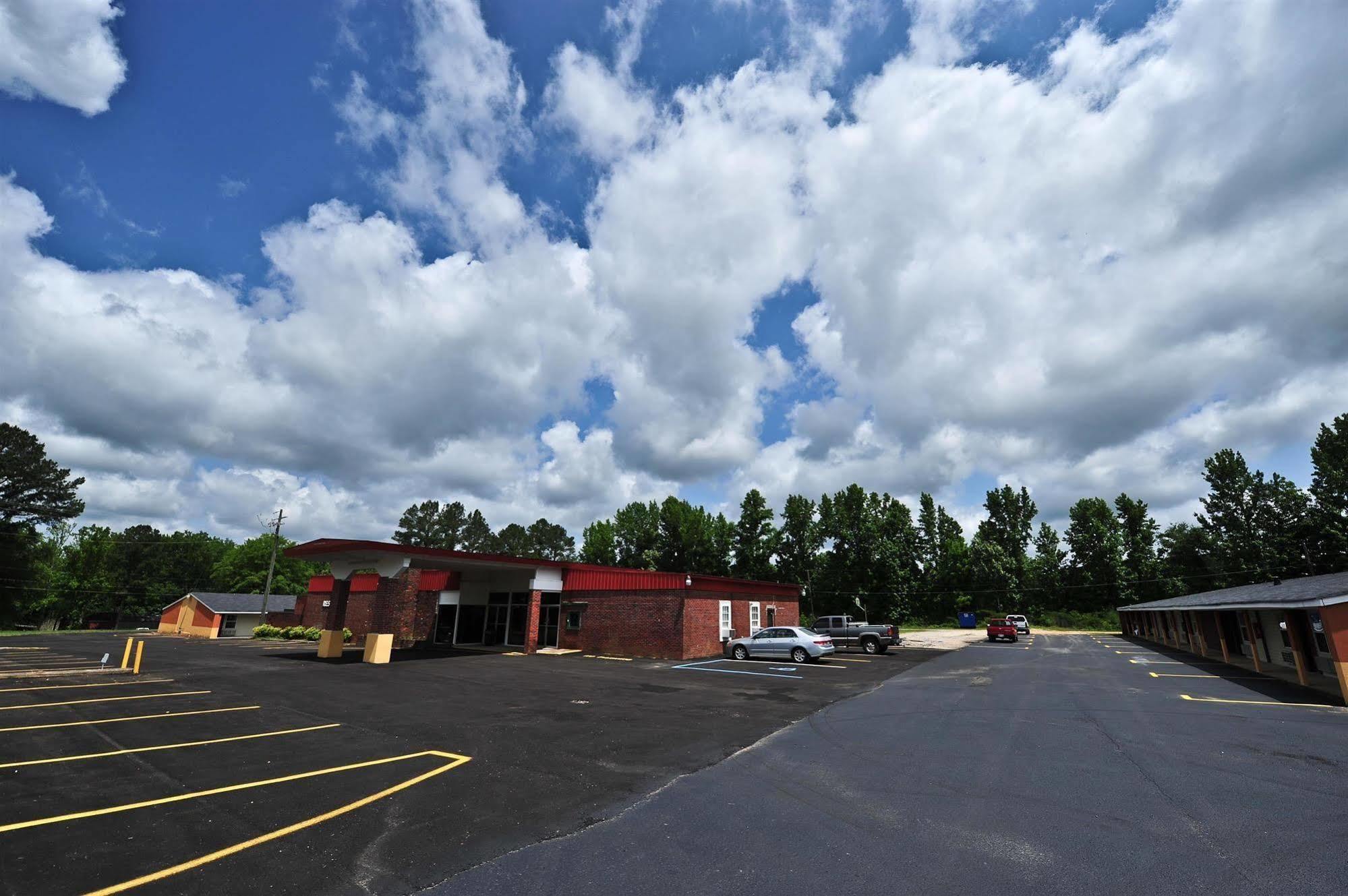 Relax Inn Guin Exterior photo